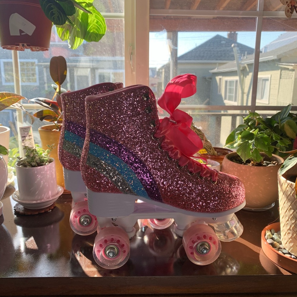 DISCO DERBY GLITTER ROLLER SKATES